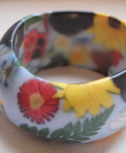 Bracciale in resina con fiori